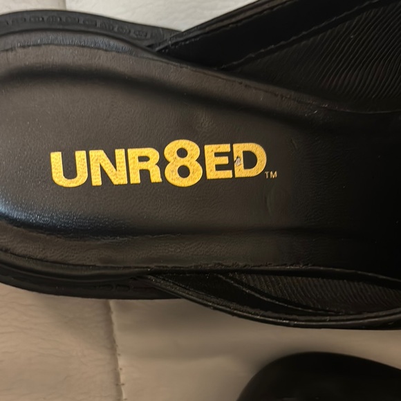 Black Mules with Gold Chain - Picture 3 of 4